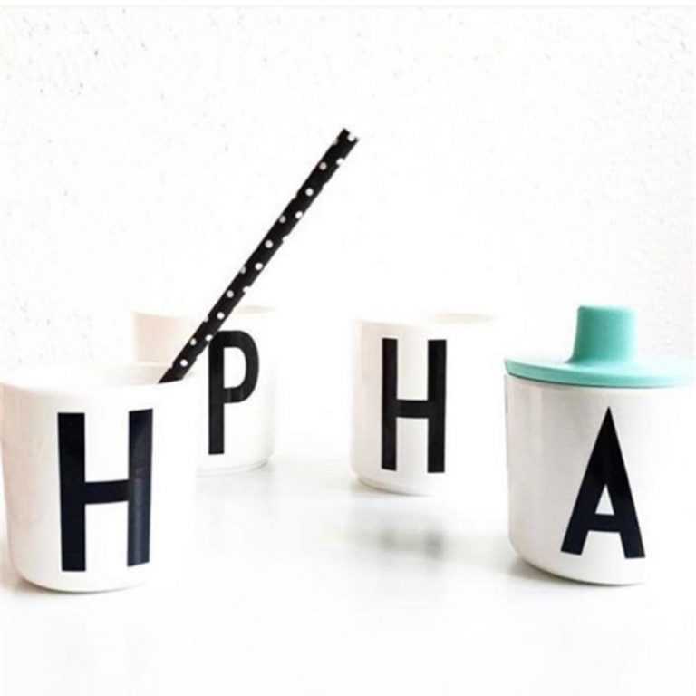 Letters by Una Hubmann Drinkware